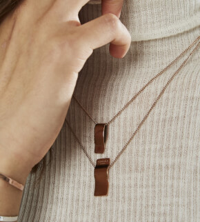 Rosefield náhrdelník Lois Wave Charm necklace Rosegold